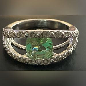 AVON Envy Me Peridot & Silver Crystal Ring Size 8